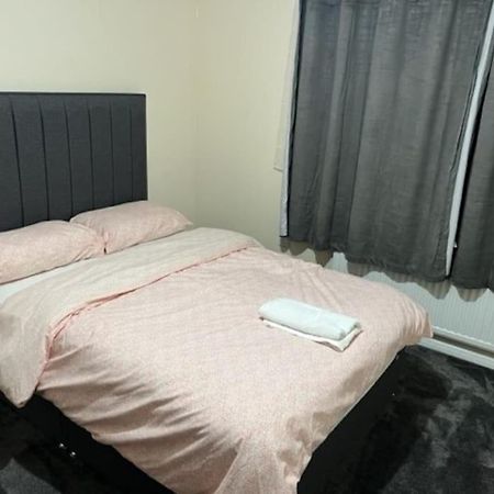 3 Bedroom Mid Terraced House Grays ภายนอก รูปภาพ
