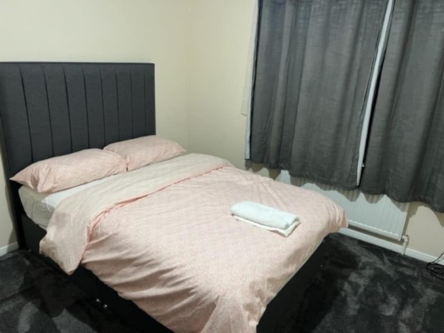 3 Bedroom Mid Terraced House Grays ภายนอก รูปภาพ