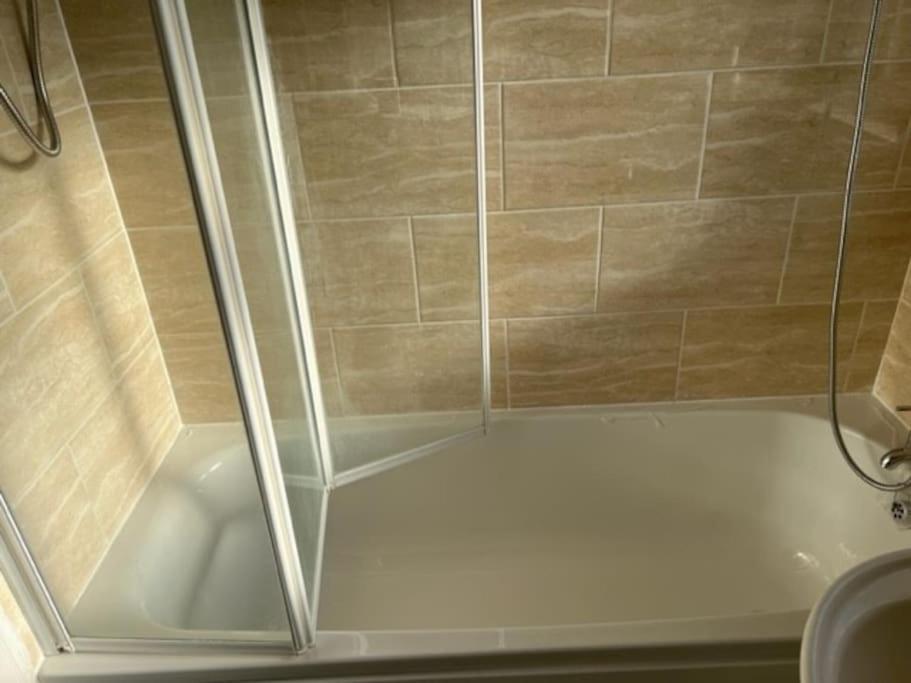 3 Bedroom Mid Terraced House Grays ภายนอก รูปภาพ