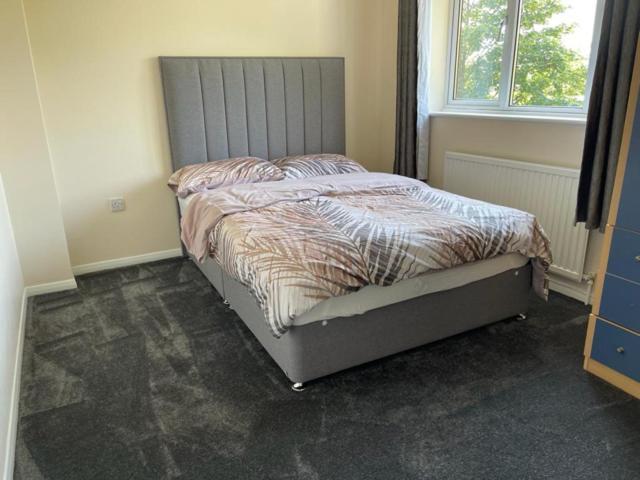 3 Bedroom Mid Terraced House Grays ภายนอก รูปภาพ